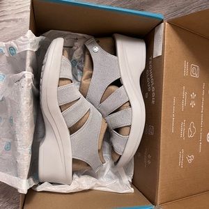 NWT Bzees Finale wedge sandals size 7 and size 8